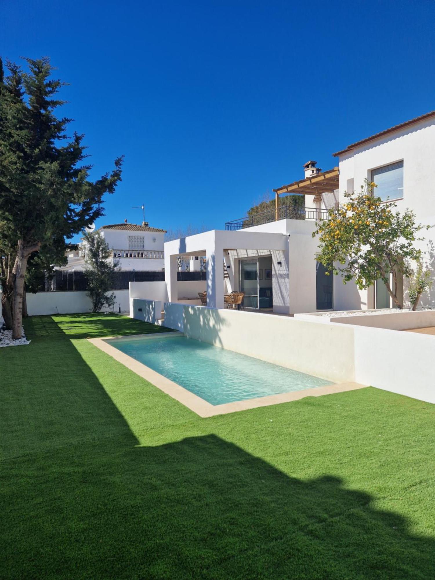Gorgot P1 I Apartamento Con Terraza Y Piscina Comunitaria Cerca De La Playa Empuriabrava Extérieur photo